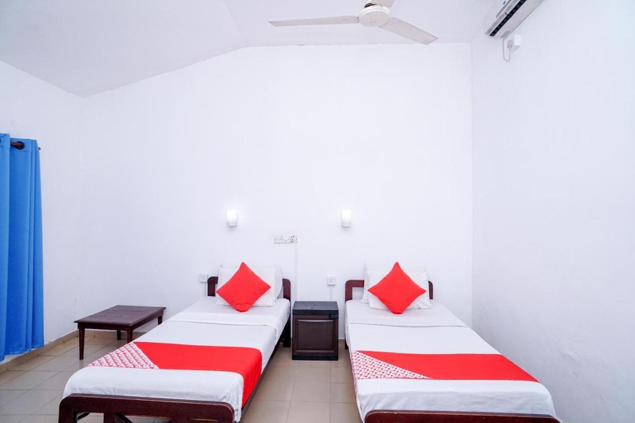 אונה ואטונה Oyo 384 Dilena Beach Resort חדר תמונה