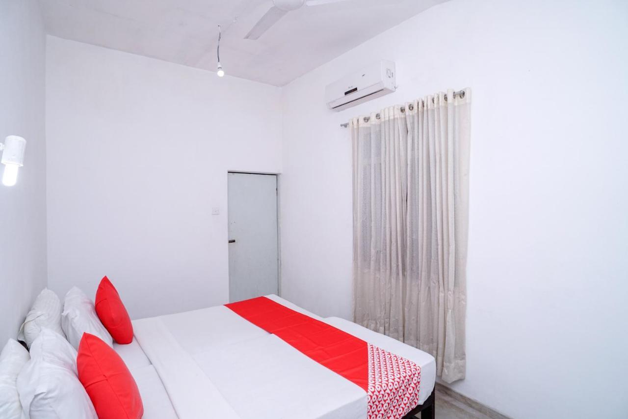 אונה ואטונה Oyo 384 Dilena Beach Resort חדר תמונה
