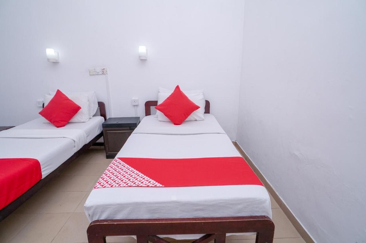 אונה ואטונה Oyo 384 Dilena Beach Resort חדר תמונה