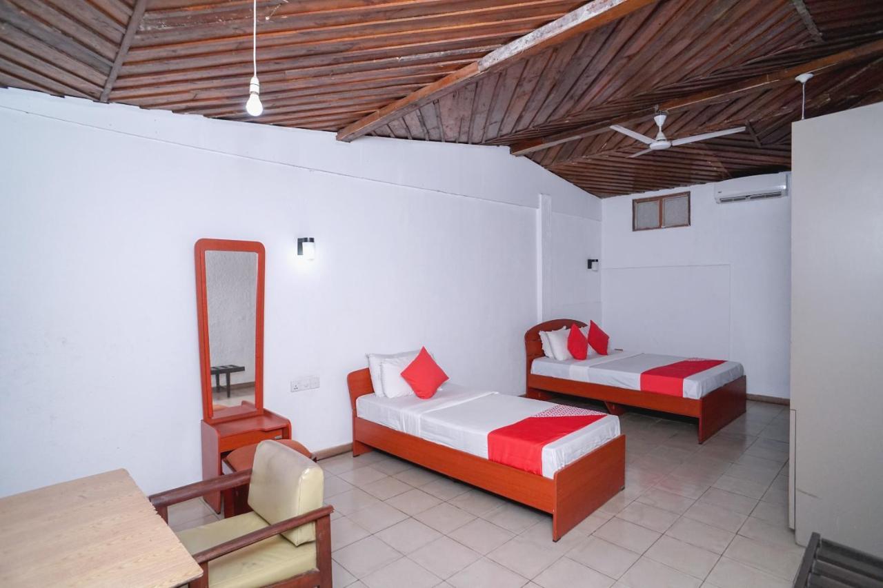 אונה ואטונה Oyo 384 Dilena Beach Resort חדר תמונה