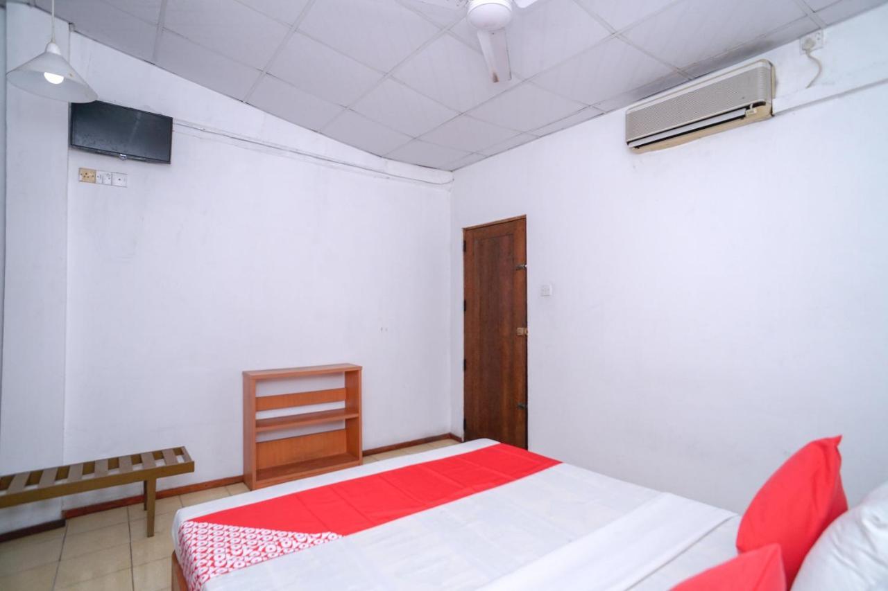 אונה ואטונה Oyo 384 Dilena Beach Resort חדר תמונה