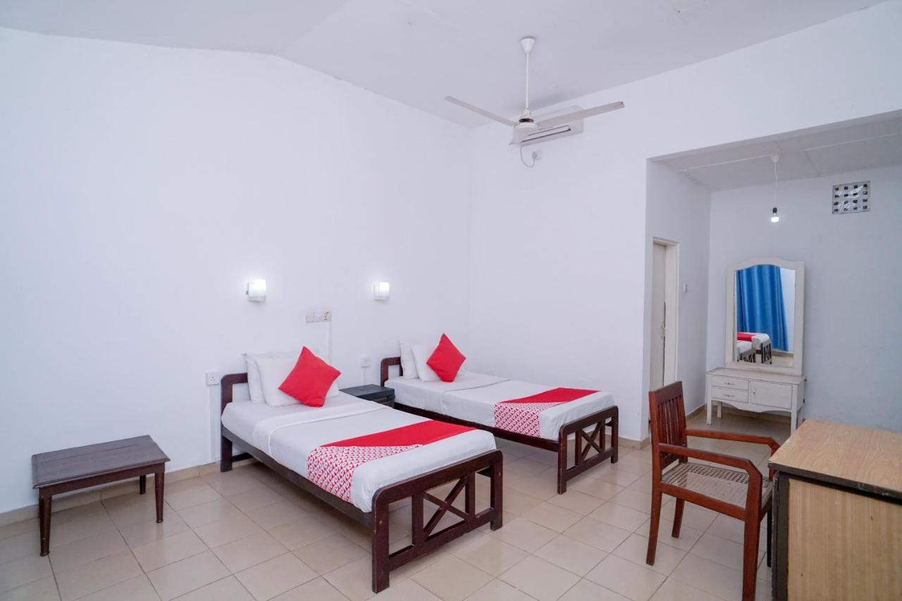 אונה ואטונה Oyo 384 Dilena Beach Resort חדר תמונה